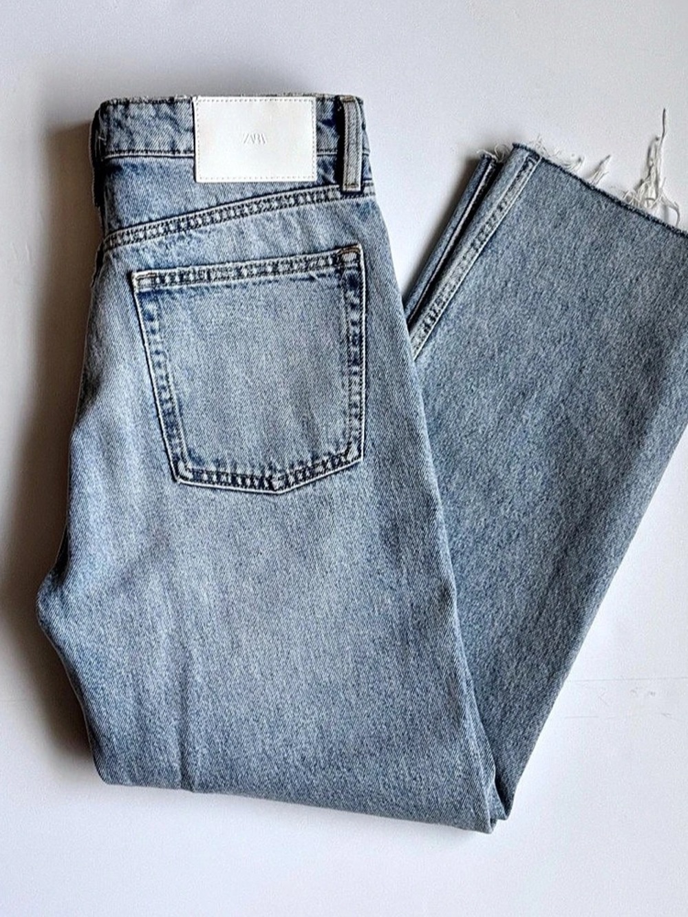 Zara Straight Leg Raw Hem Jeans in Blue Size 6